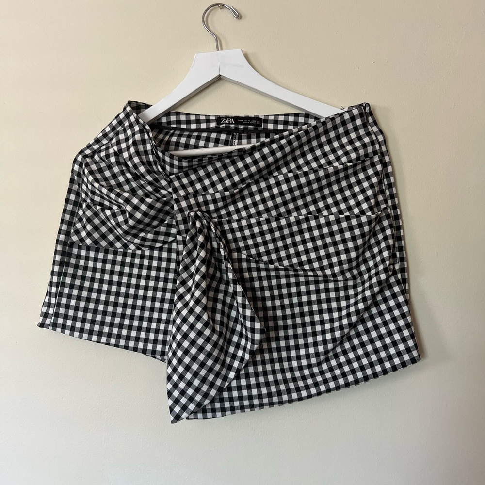 Zara Classic black n white plaid skort